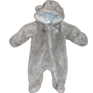 •CARTER'S•GRAY SHERPA FOOTIE/HAND COVERS/HOODIE SUIT SIZE NB(NEW BORN) EUC